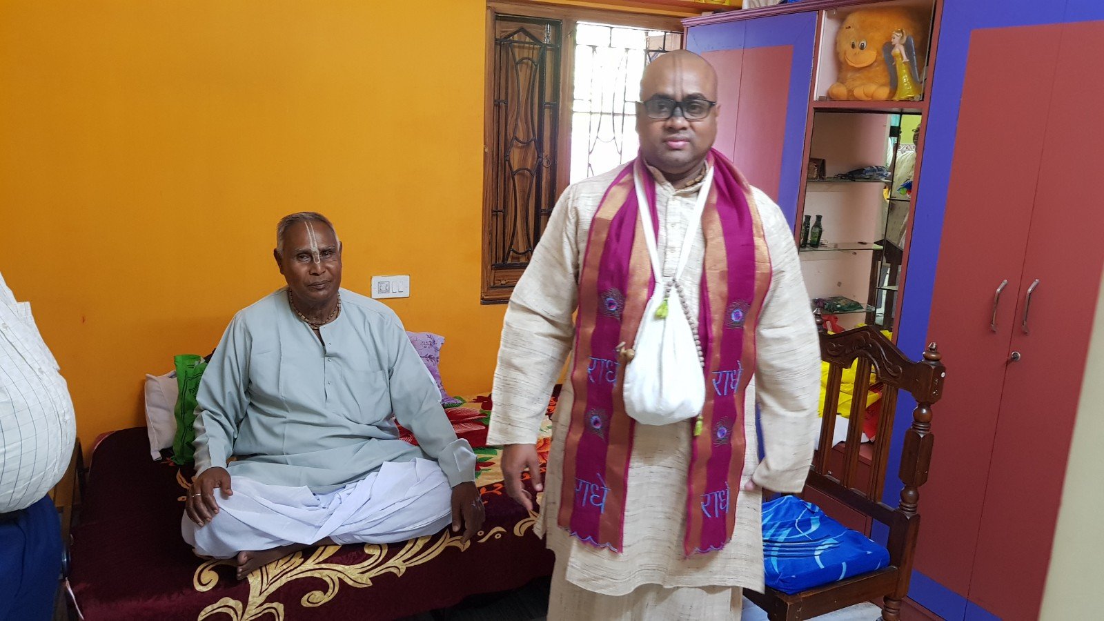  Visiting devotees. Asansol. 2019.11.18